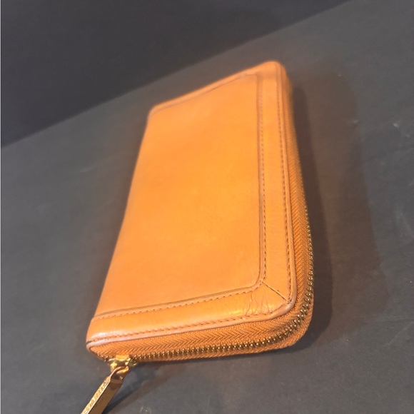 Tory Burch Amanda Continental Brown Leather Zip Around Wallet - Picture 4 of 16